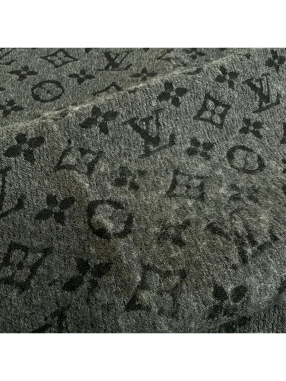 Louis Vuitton Echarpe Monogram Classic Scarf